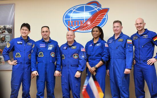 News conference with ISS 54/55 crew