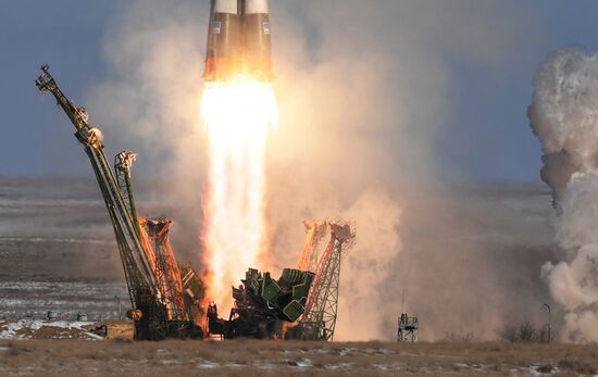 Soyuz-FG rocket launches Soyuz-MS-07 spacecraft from Baikonur Space Center