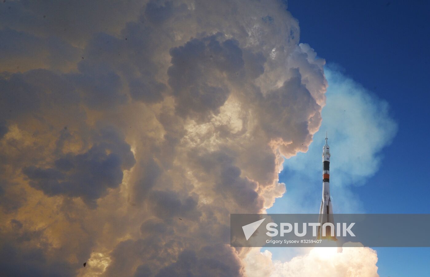 Soyuz-FG rocket launches Soyuz-MS-07 spacecraft from Baikonur Space Center