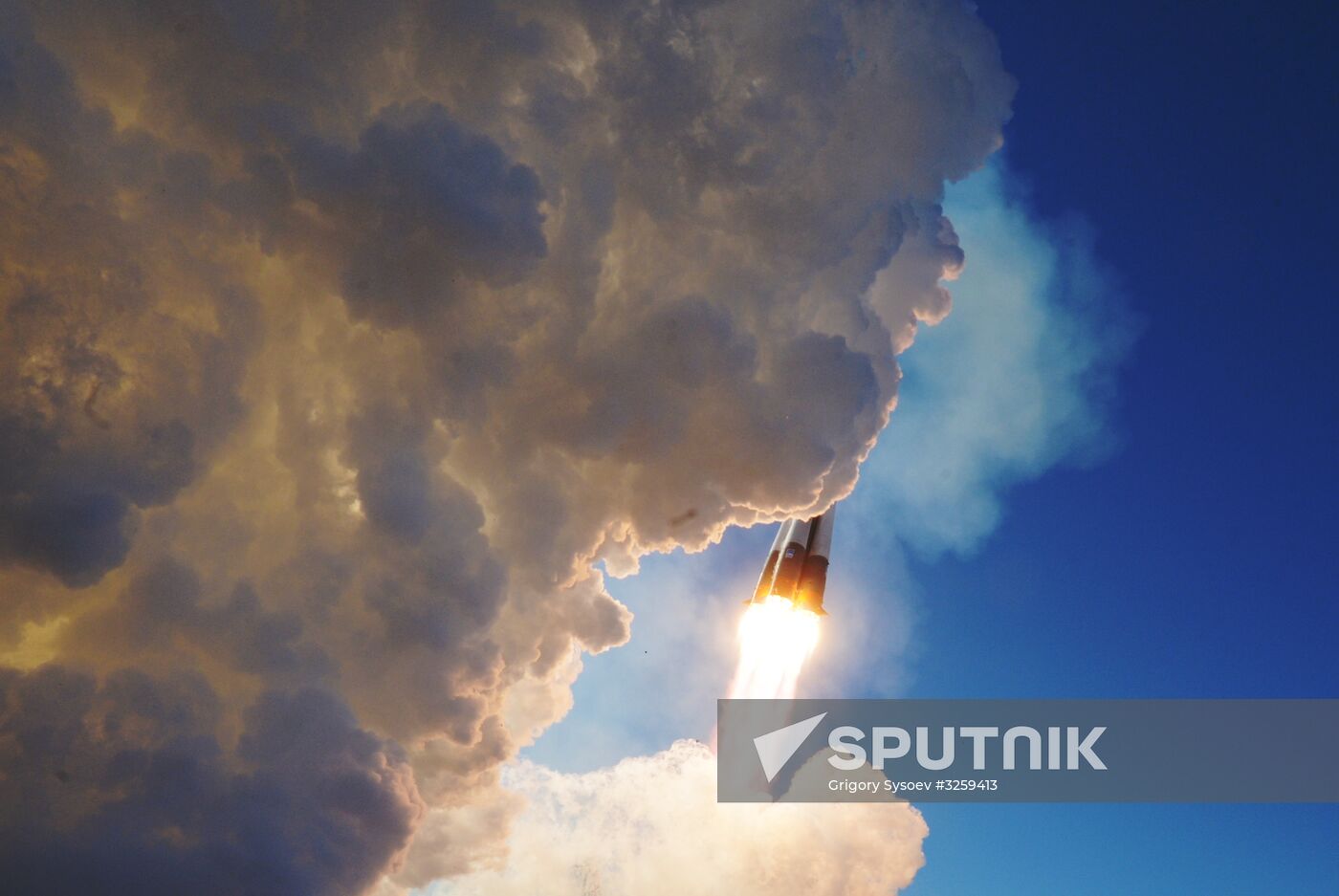 Soyuz-FG rocket launches Soyuz-MS-07 spacecraft from Baikonur Space Center