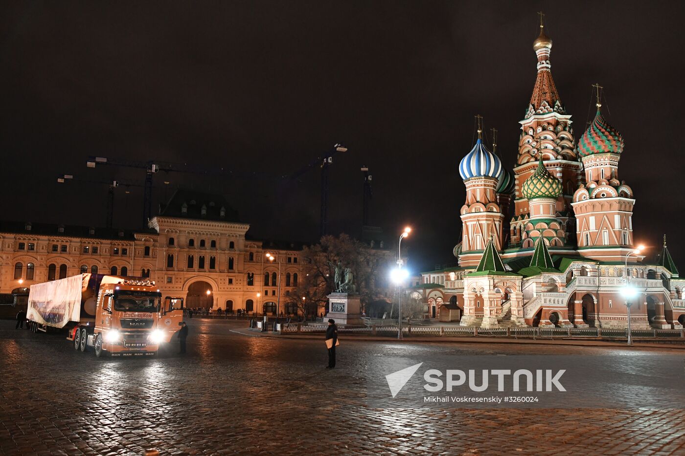 Delivering New Year tree to Kremlin