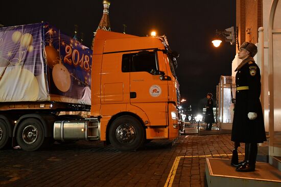 Delivering New Year tree to Kremlin