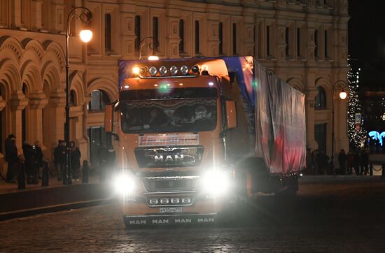 Delivering New Year tree to Kremlin