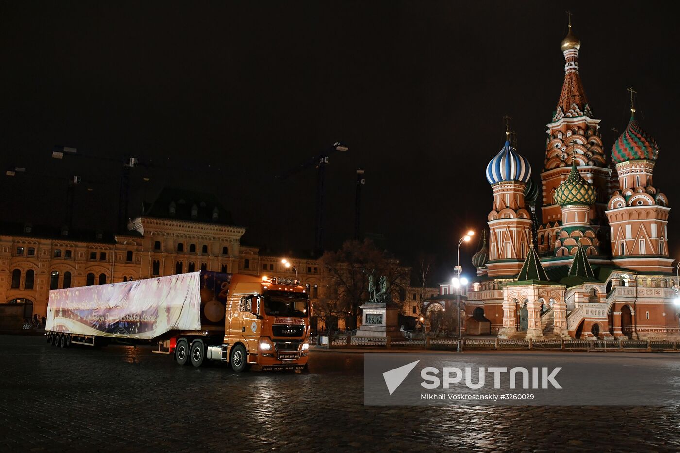 Delivering New Year tree to Kremlin