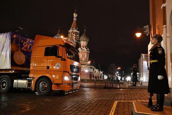 Delivering New Year tree to Kremlin