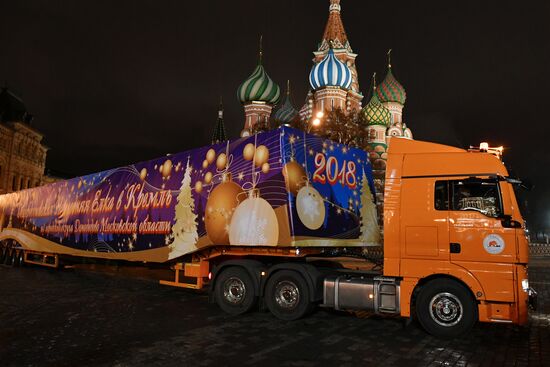 Delivering New Year tree to Kremlin