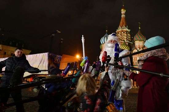 Delivering New Year tree to Kremlin