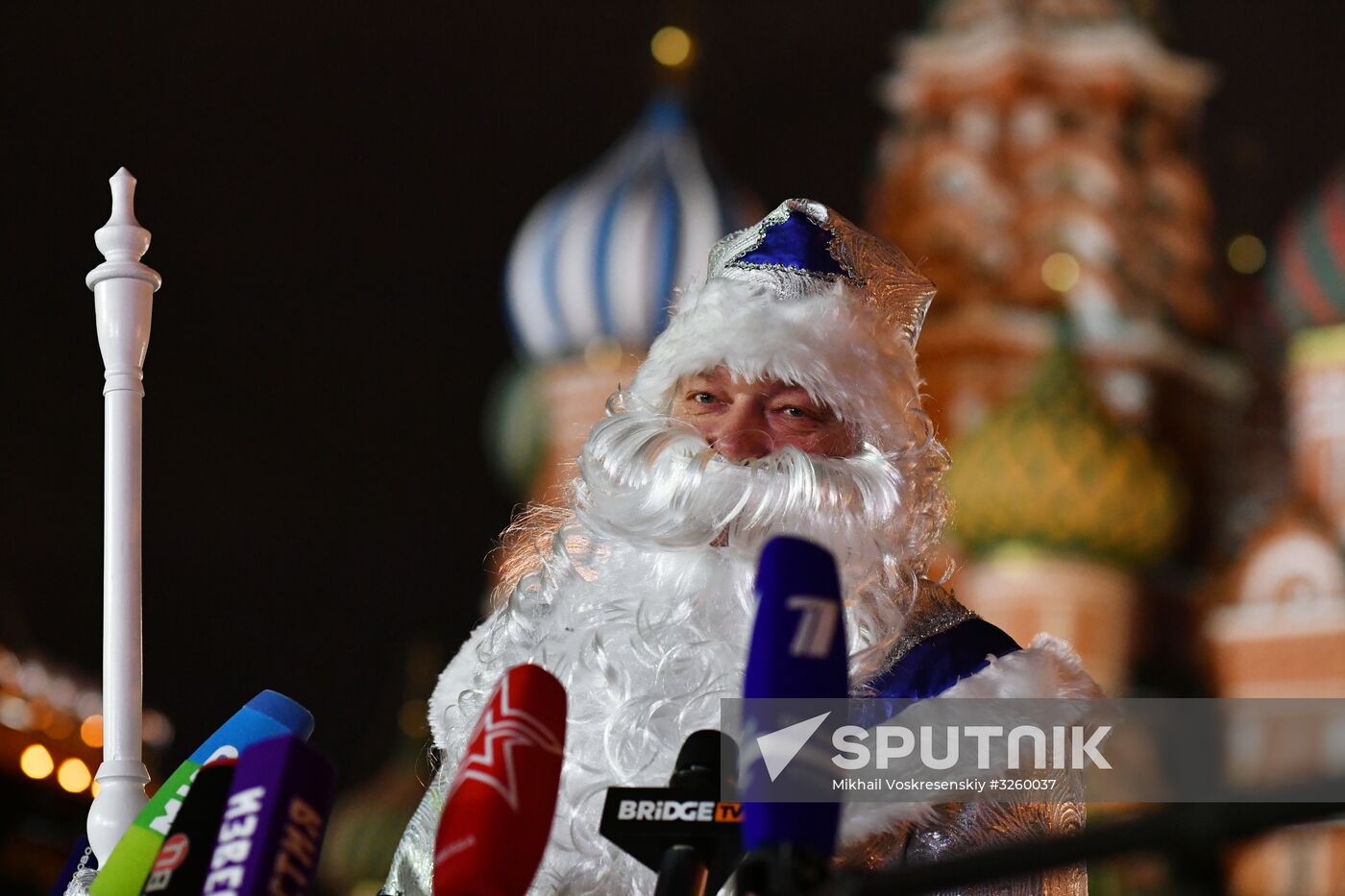 Delivering New Year tree to Kremlin