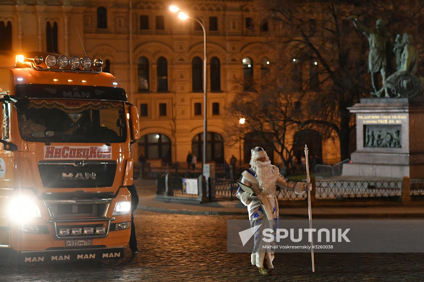 Delivering New Year tree to Kremlin