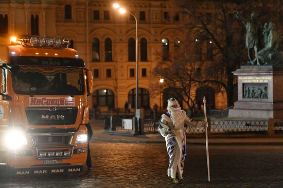 Delivering New Year tree to Kremlin