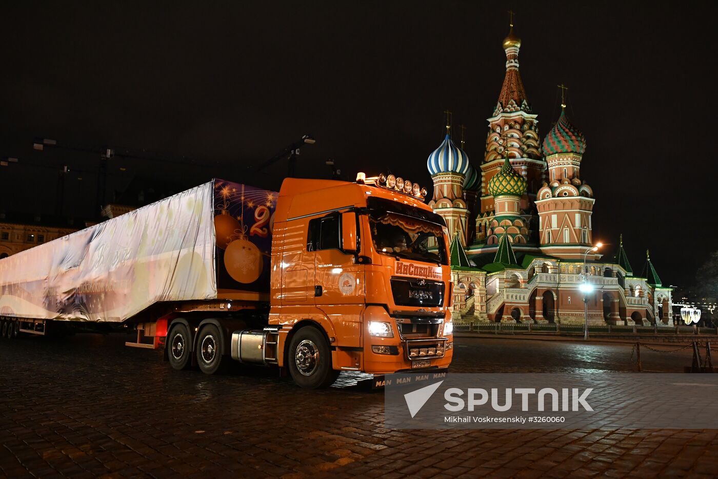 Delivering New Year tree to Kremlin