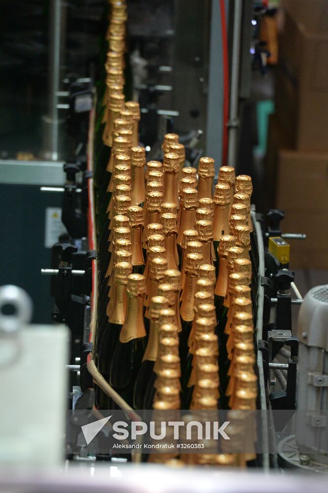 Prooduction of champagne in Chelyabinsk
