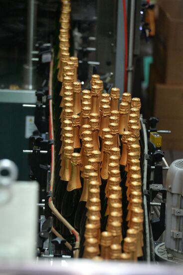 Prooduction of champagne in Chelyabinsk