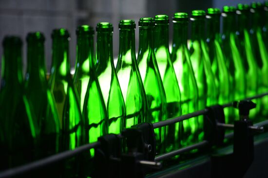 Prooduction of champagne in Chelyabinsk