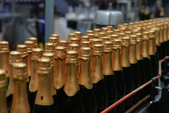 Prooduction of champagne in Chelyabinsk