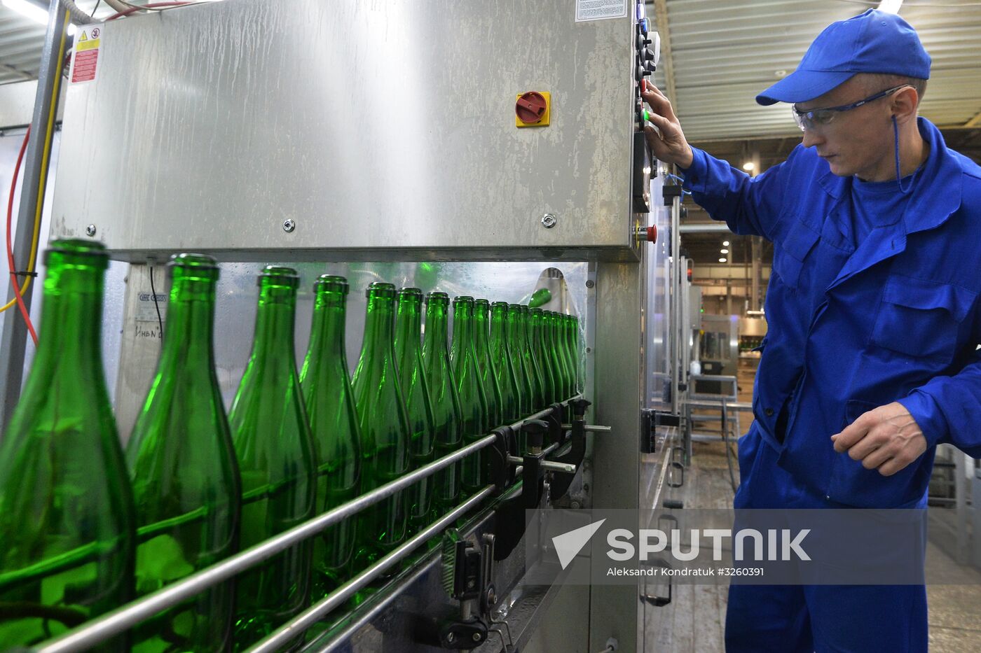 Prooduction of champagne in Chelyabinsk