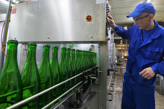 Prooduction of champagne in Chelyabinsk