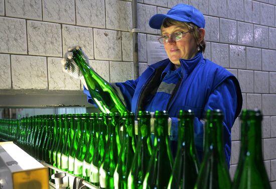 Prooduction of champagne in Chelyabinsk