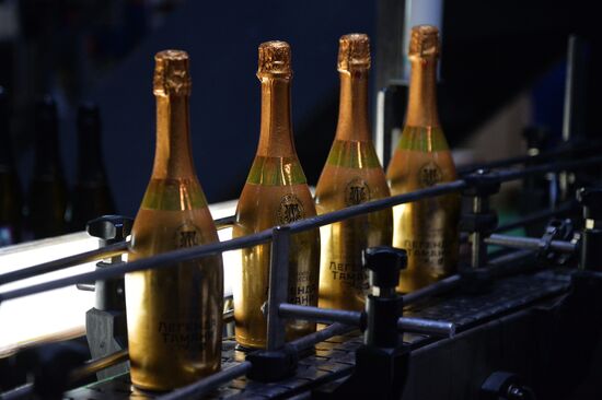 Prooduction of champagne in Chelyabinsk