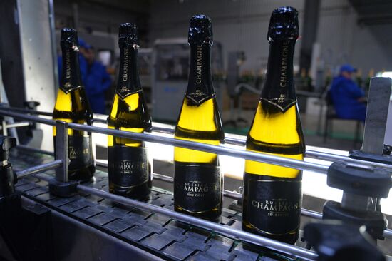 Prooduction of champagne in Chelyabinsk