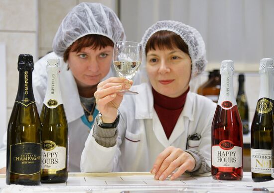 Prooduction of champagne in Chelyabinsk