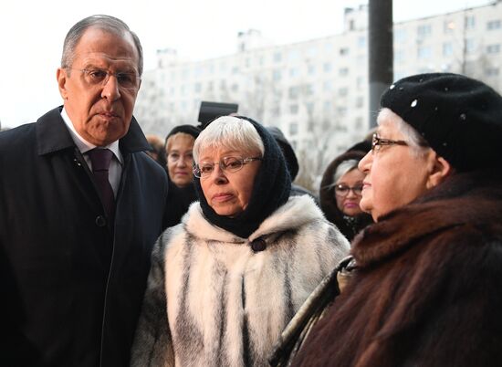 Unveiling memorial plaque to Andrei Karlov in Moscow