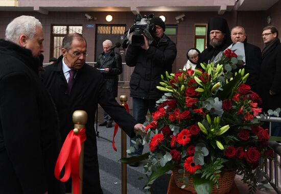 Unveiling memorial plaque to Andrei Karlov in Moscow