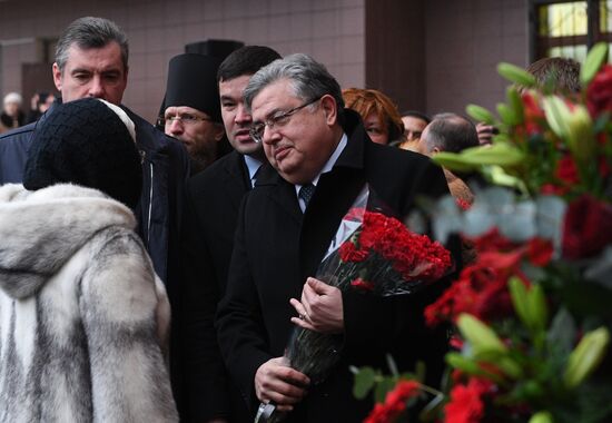 Unveiling memorial plaque to Andrei Karlov in Moscow
