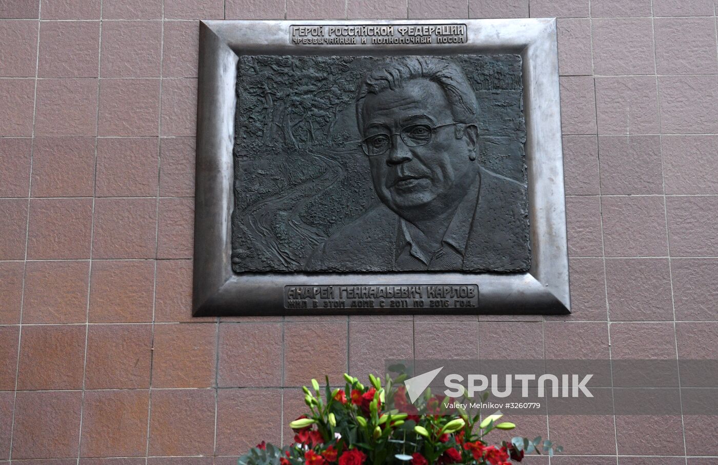 Unveiling memorial plaque to Andrei Karlov in Moscow