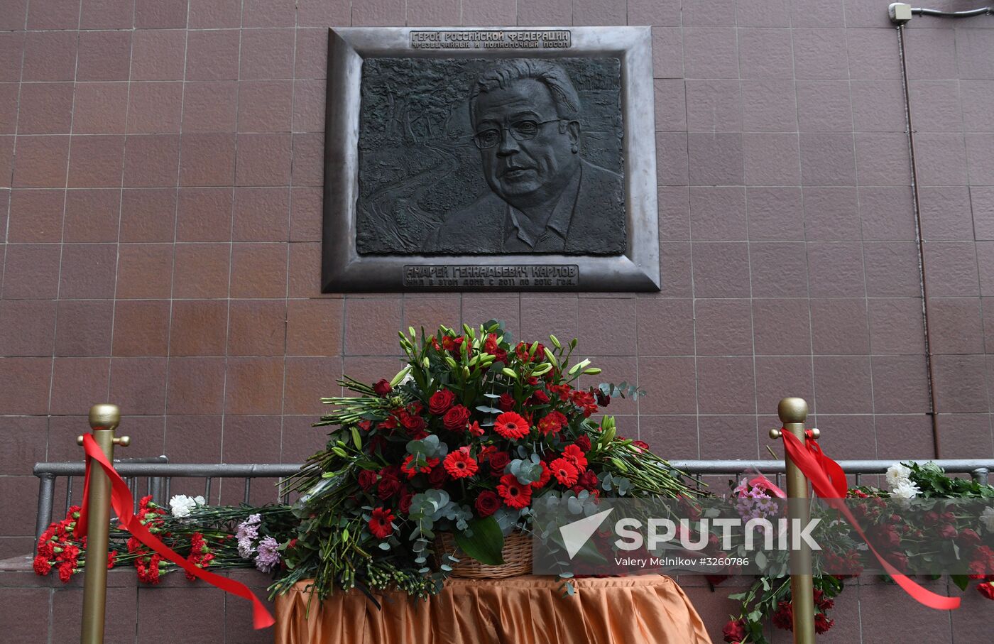 Unveiling memorial plaque to Andrei Karlov in Moscow
