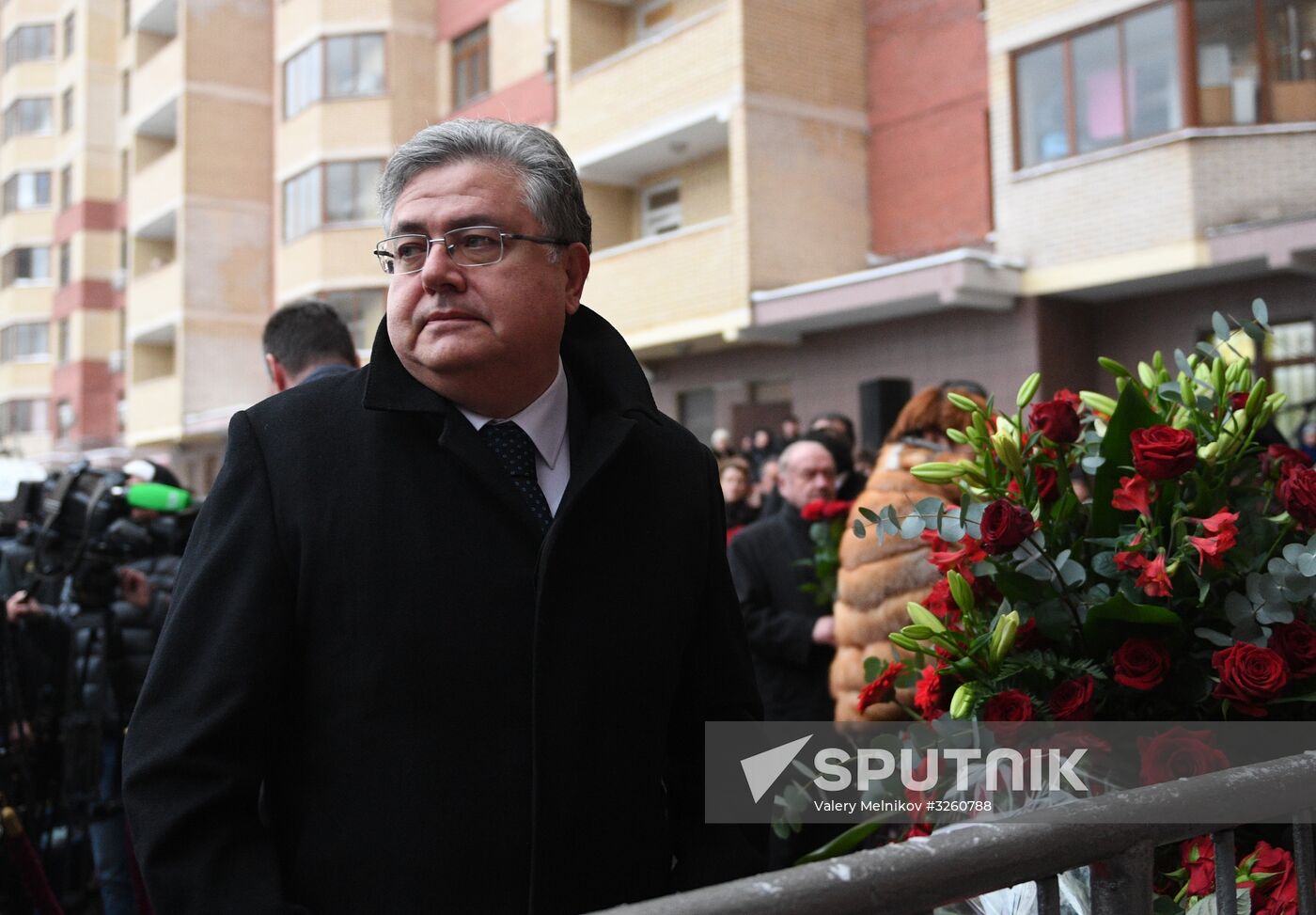Unveiling memorial plaque to Andrei Karlov in Moscow