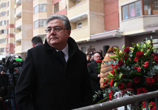 Unveiling memorial plaque to Andrei Karlov in Moscow