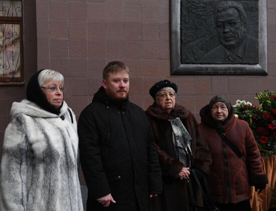 Unveiling memorial plaque to Andrei Karlov in Moscow