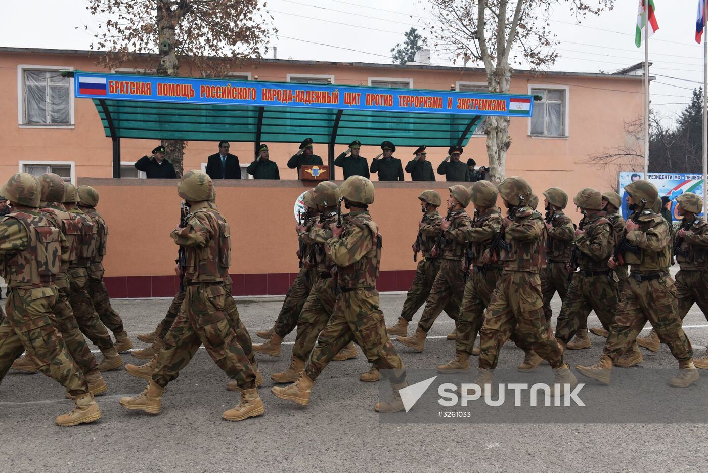 Russia transfers weapons to Tajikistan to protect the border