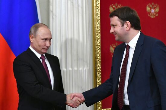 President Vladimir Putin meets with Serbian President Aleksandar Vucic