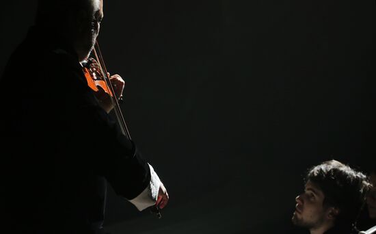 Multimedia musical Devil, Soldier and Violin