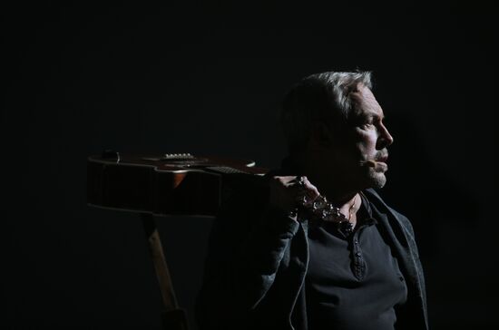 Multimedia musical Devil, Soldier and Violin