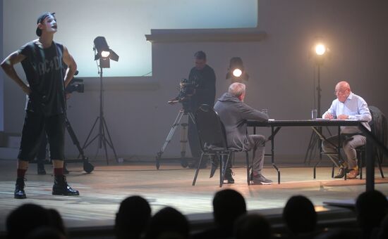 Multimedia musical Devil, Soldier and Violin