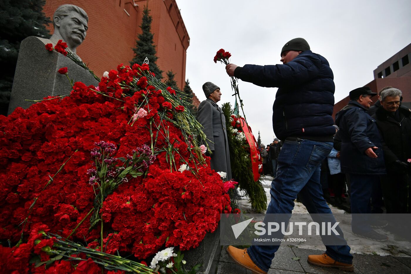 Laying flowers at Joseph Stalin and Felix Dzerzhinsky's graves near Kremlin Wall
