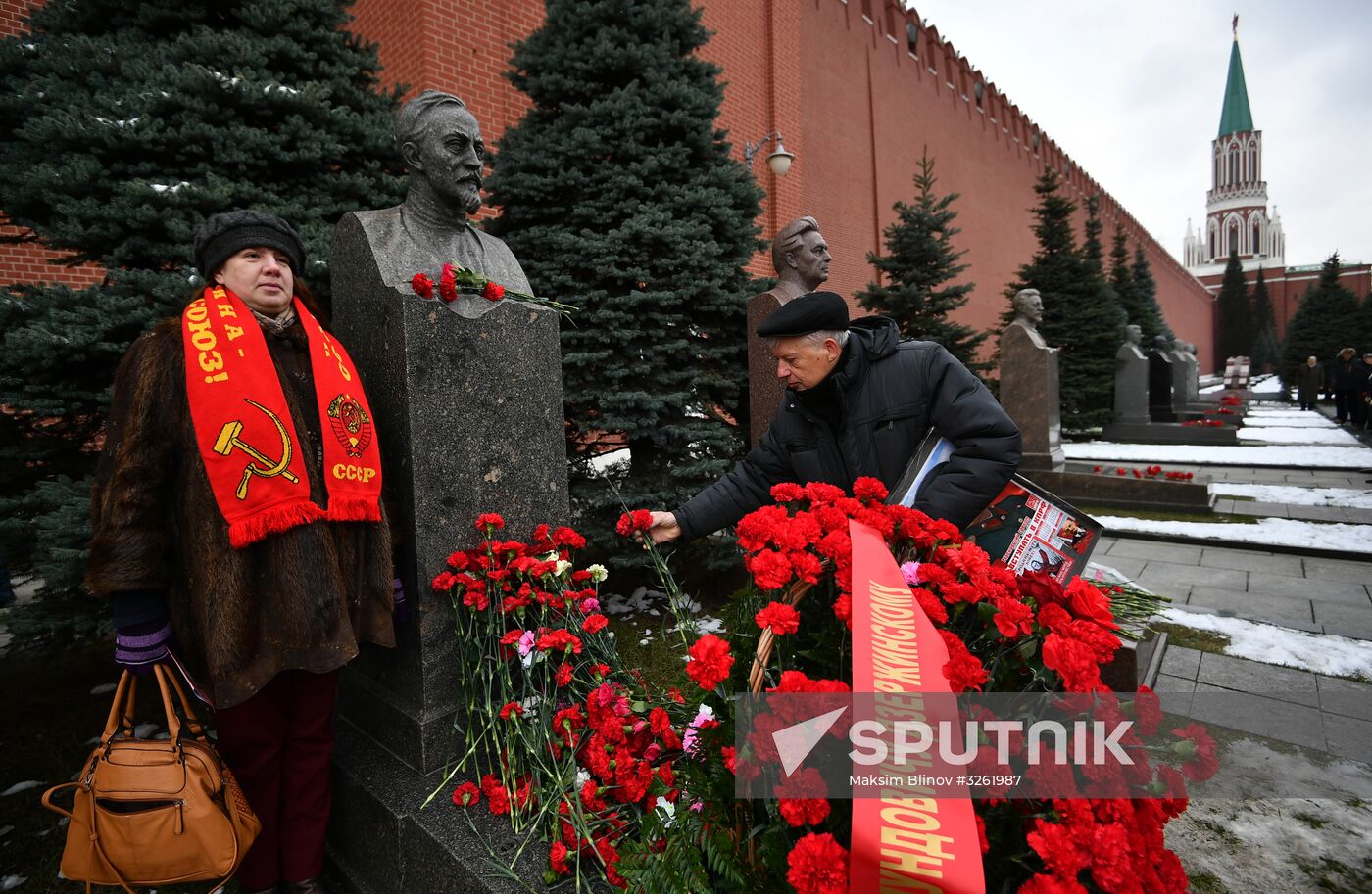 Laying flowers at Joseph Stalin and Felix Dzerzhinsky's graves near Kremlin Wall