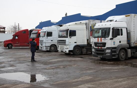 New Year's humanitarian aid convoy arrives in Donetsk