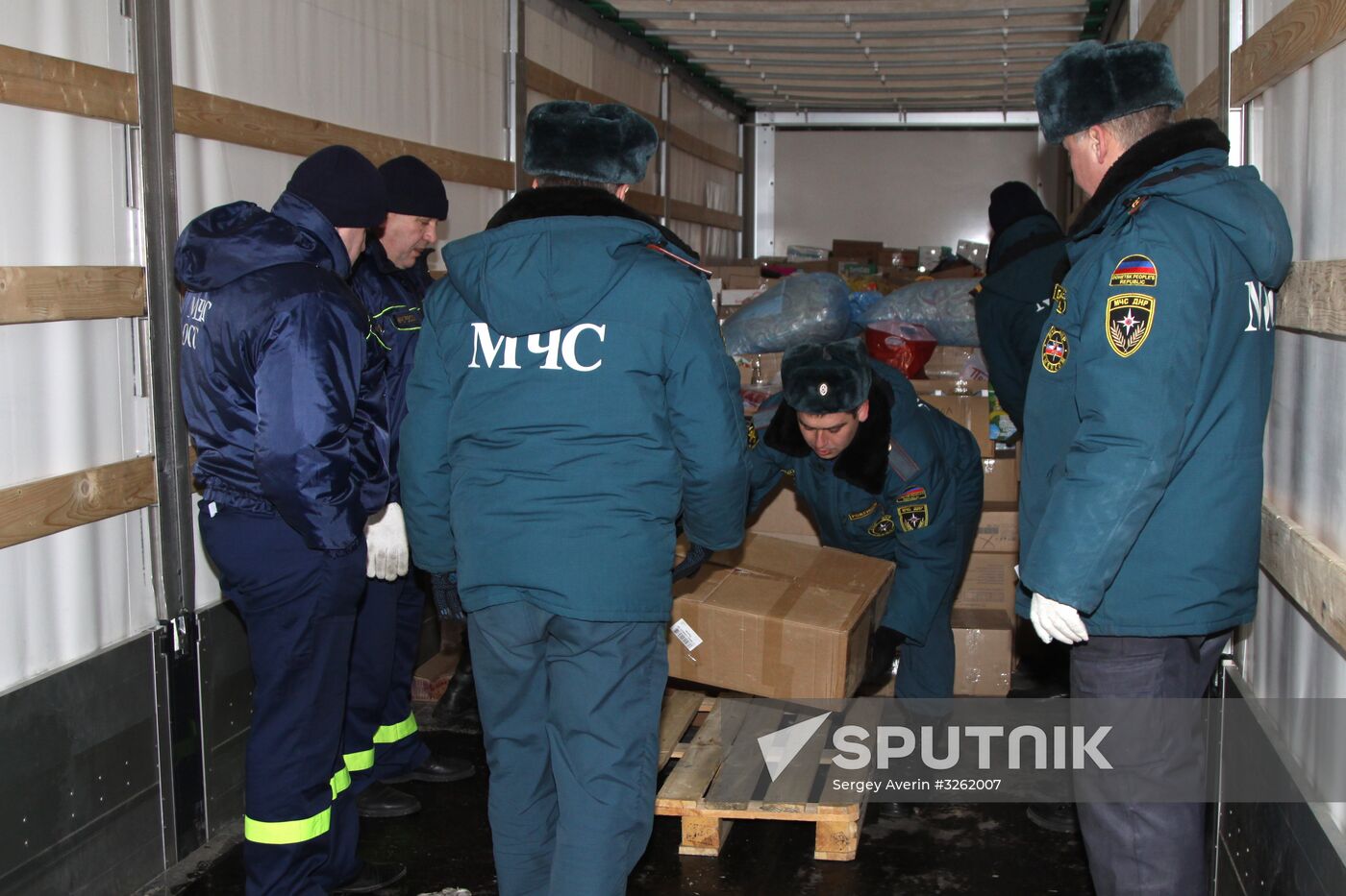 New Year's humanitarian aid convoy arrives in Donetsk