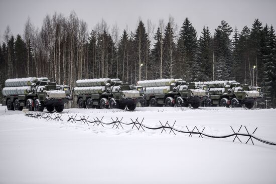 Military drill with S-400 anti-aircraft system in Leningrad Region