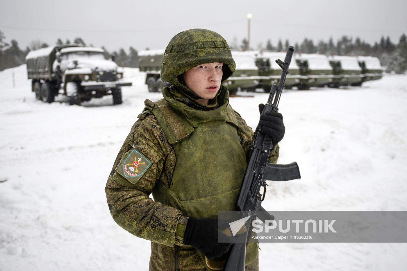 Military drill with S-400 anti-aircraft system in Leningrad Region