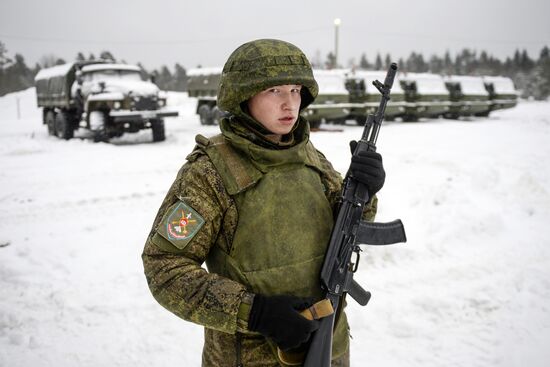 Military drill with S-400 anti-aircraft system in Leningrad Region