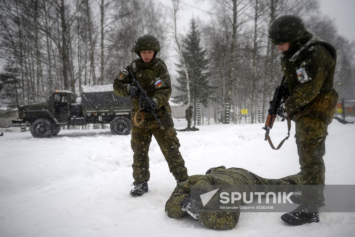 Military drill with S-400 anti-aircraft system in Leningrad Region