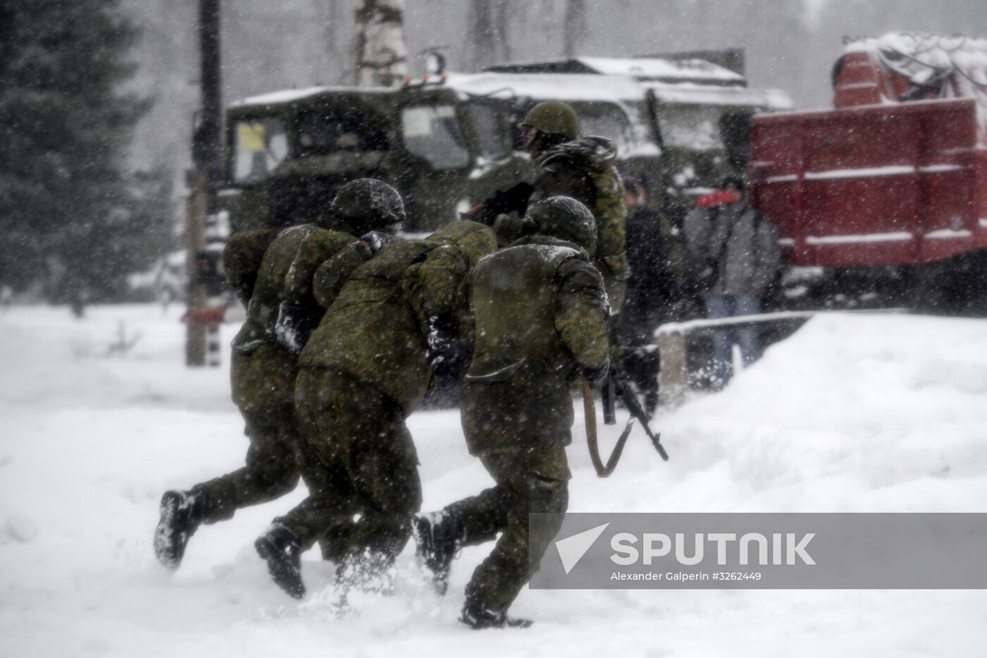 Military drill with S-400 anti-aircraft system in Leningrad Region