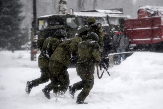 Military drill with S-400 anti-aircraft system in Leningrad Region