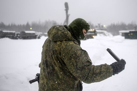 Military drill with S-400 anti-aircraft system in Leningrad Region