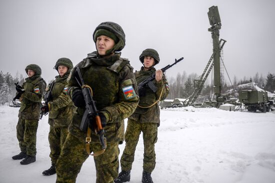 Military drill with S-400 anti-aircraft system in Leningrad Region
